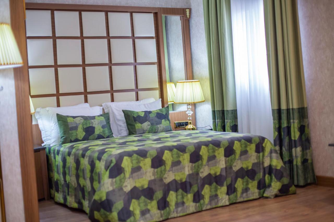 United Hotel International Яунде Экстерьер фото